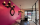 L'espace où les clients peuvent s'installer pour manger avec des tables et es chaises